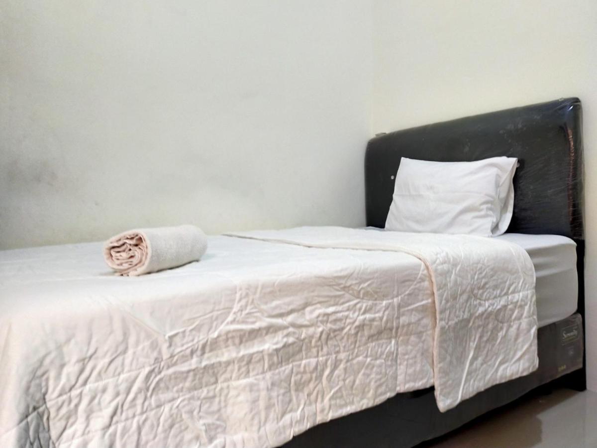 Homestay Danesti Syariah Near Bandara Sultan Hasanuddin Makassar Eksteriør bilde