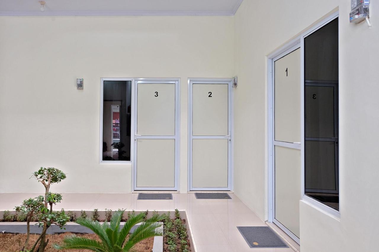 Homestay Danesti Syariah Near Bandara Sultan Hasanuddin Makassar Eksteriør bilde